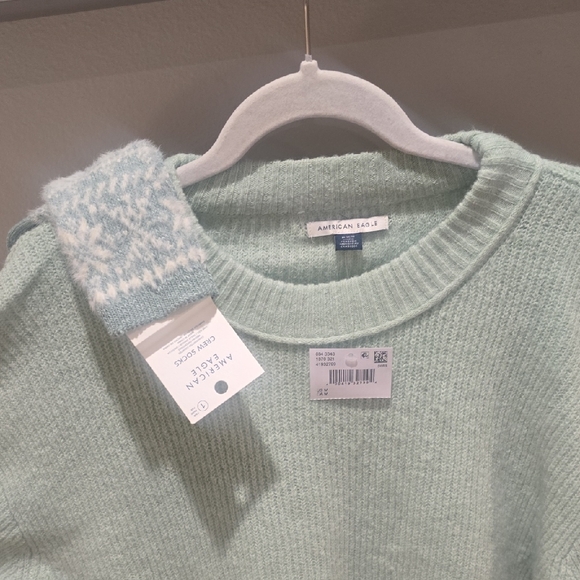 American Eagle Outfitters Light Green Crew Neck Sweater With Matching Socks - Picture 2 of 8